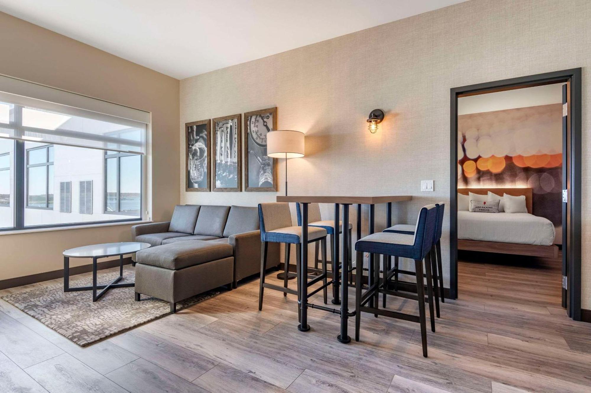 Cambria Hotel Portland Downtown Old Port 外观 照片